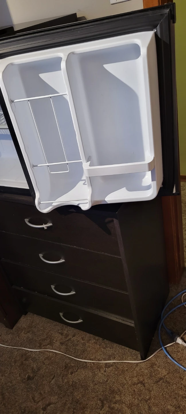 Sunbeam Mini Fridge - photo 3