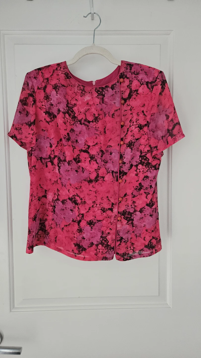 Women's Short Sleeve Blouse, Size Medium (8)