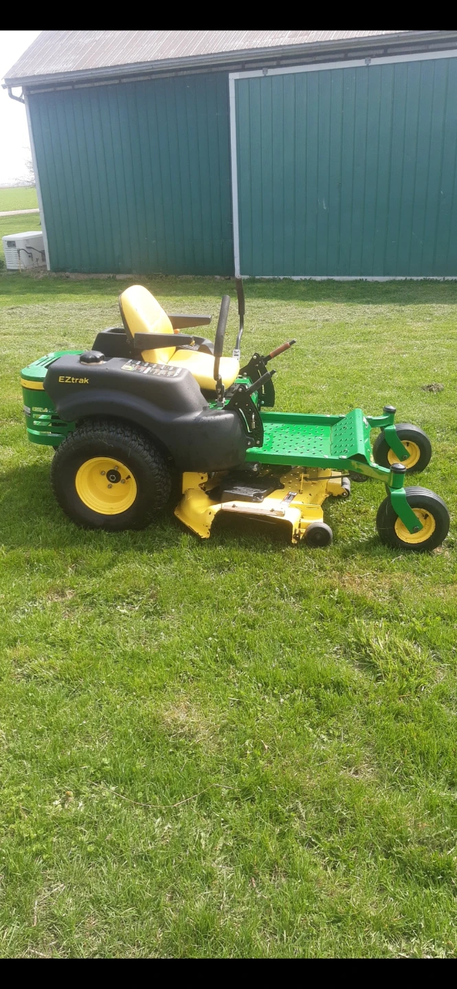 John Deere Z445 EZtrak Zero Turn Mower