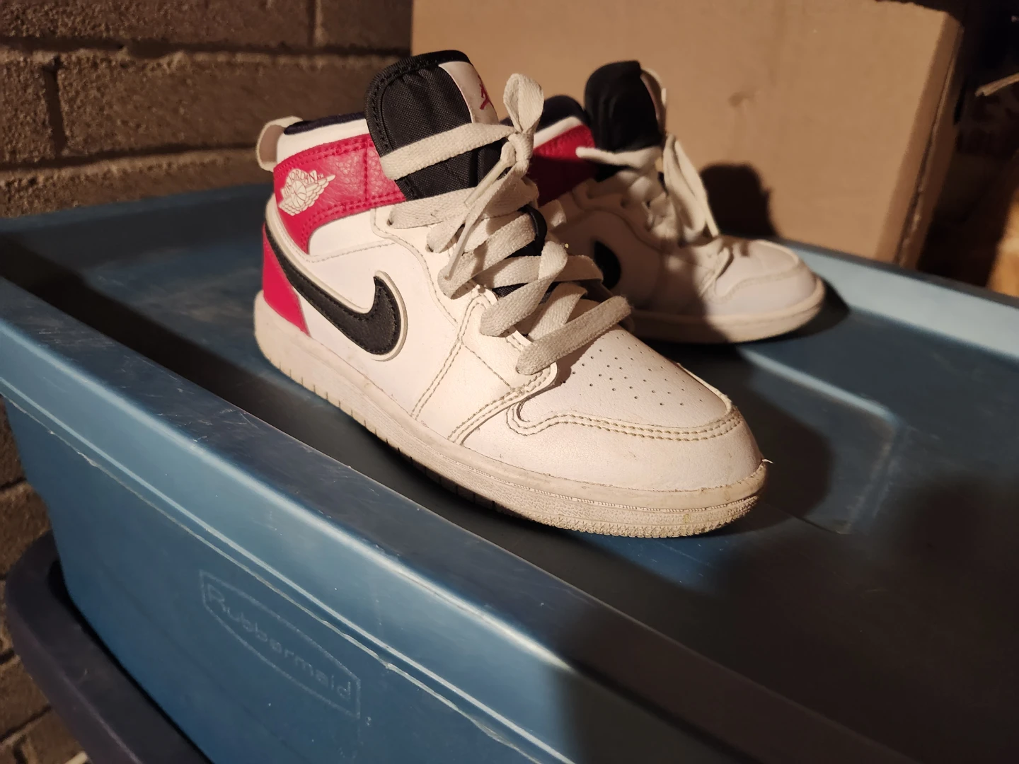 Air Jordan 1 Mid White Red Black Sneakers kids size 13 - photo 3