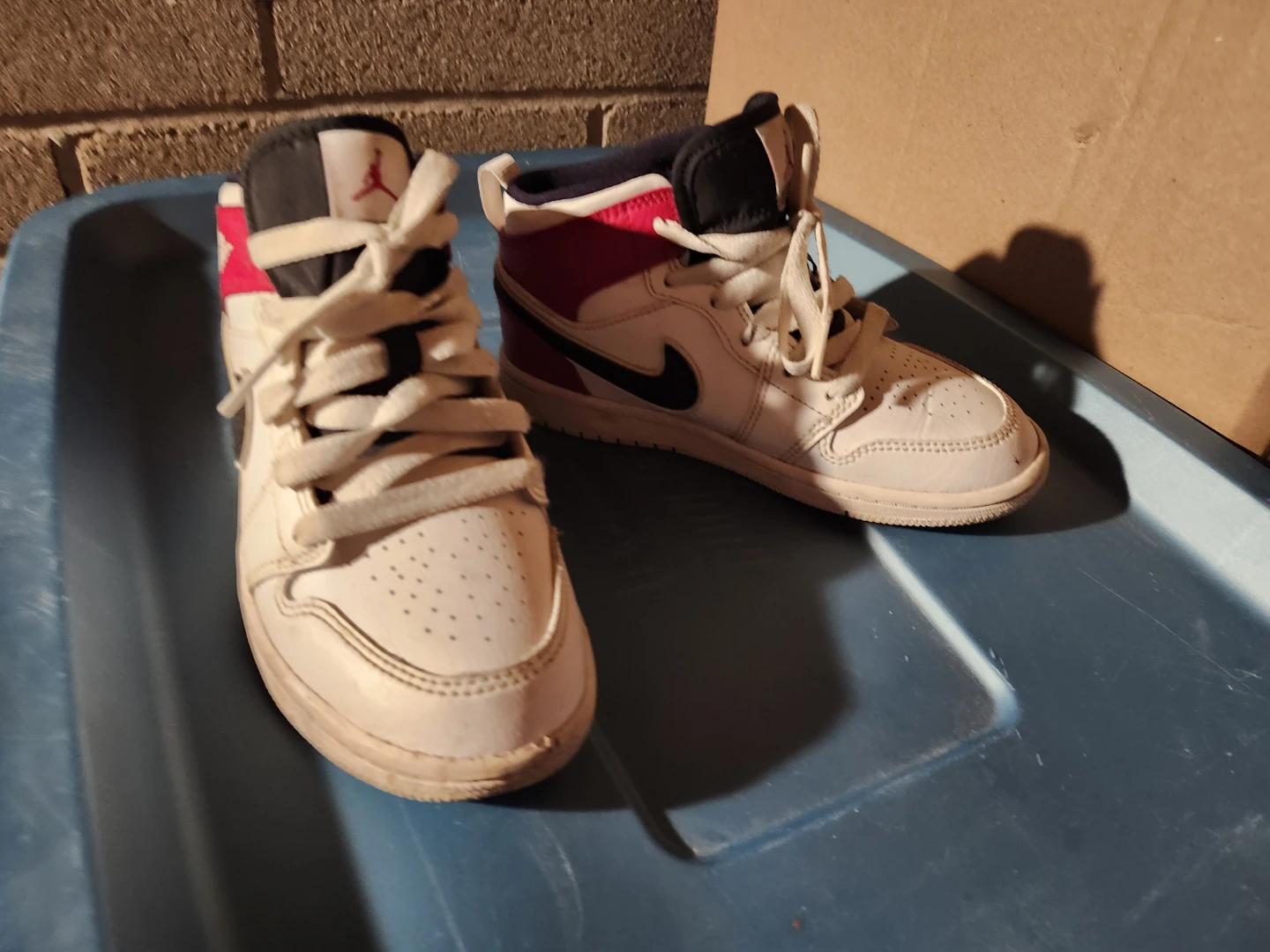 Air Jordan 1 Mid White Red Black Sneakers kids size 13 - photo 4