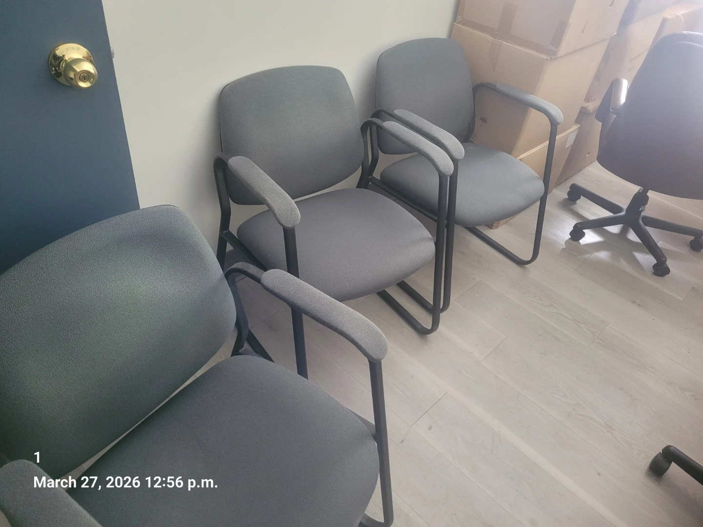 Assortment of office furniture - photo 2