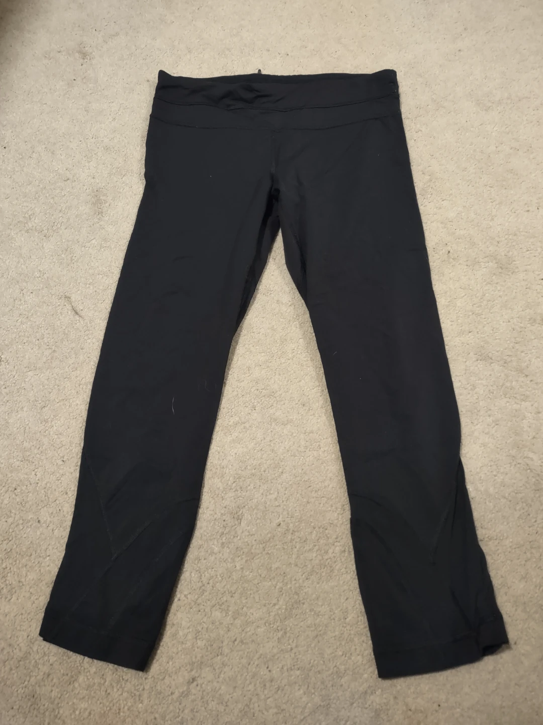 Lululemon Black Capri leggings Size 6