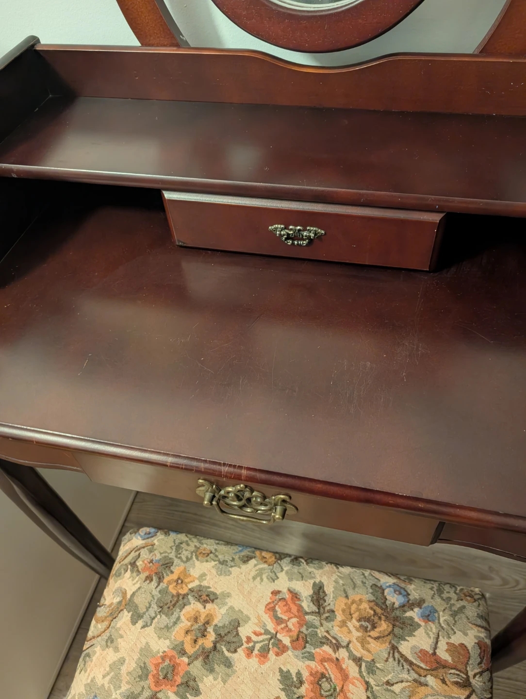 Vintage looking Vanity Desk with Stool - photo 3