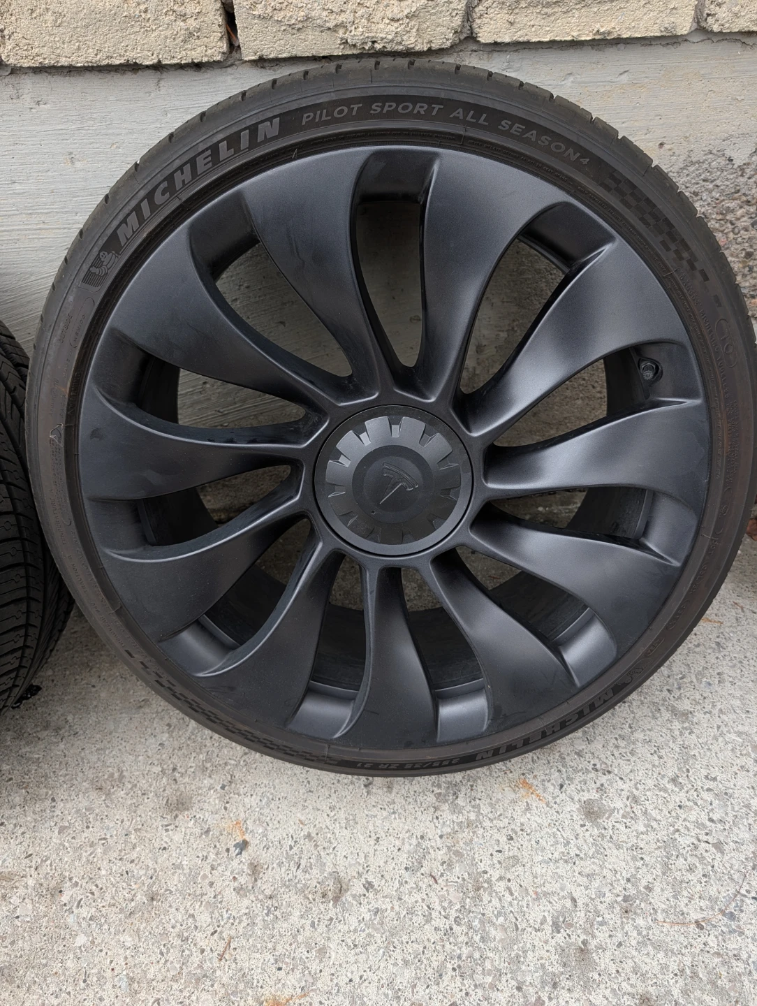 Tesla 21" Uberturbine Wheels and tire - photo 4