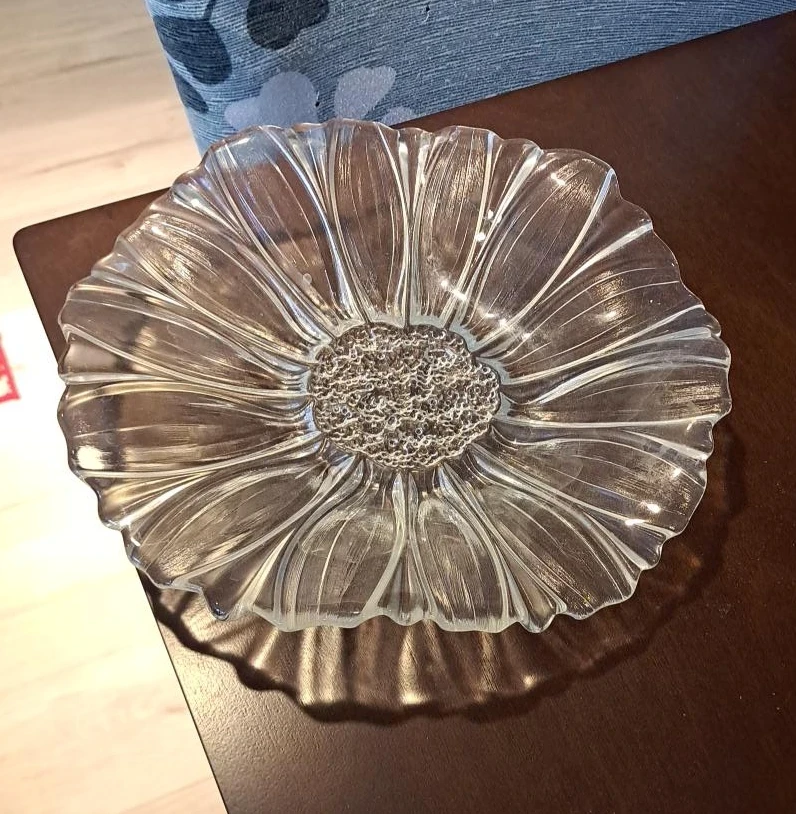 Clear Glass Daisy Shaped Serving Bowl - photo 2