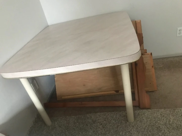 Vintage Synthetic Marble Table with White Legs 🥕