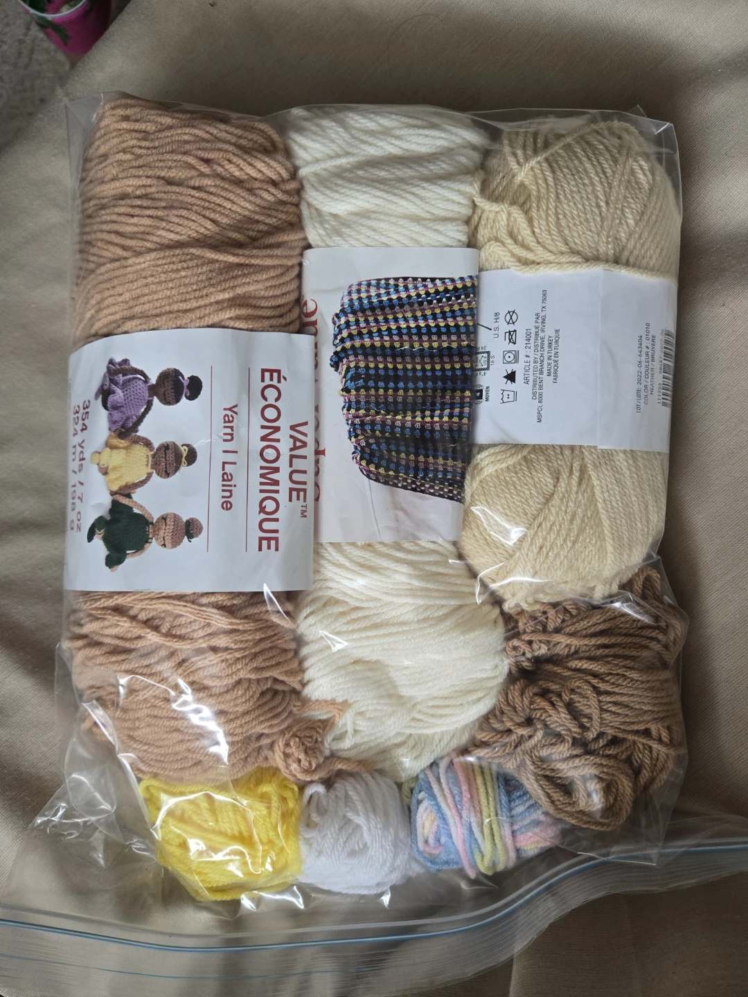 BIG Yarn bundle 20+ balls of yarn & scraps!🧶 - photo 3