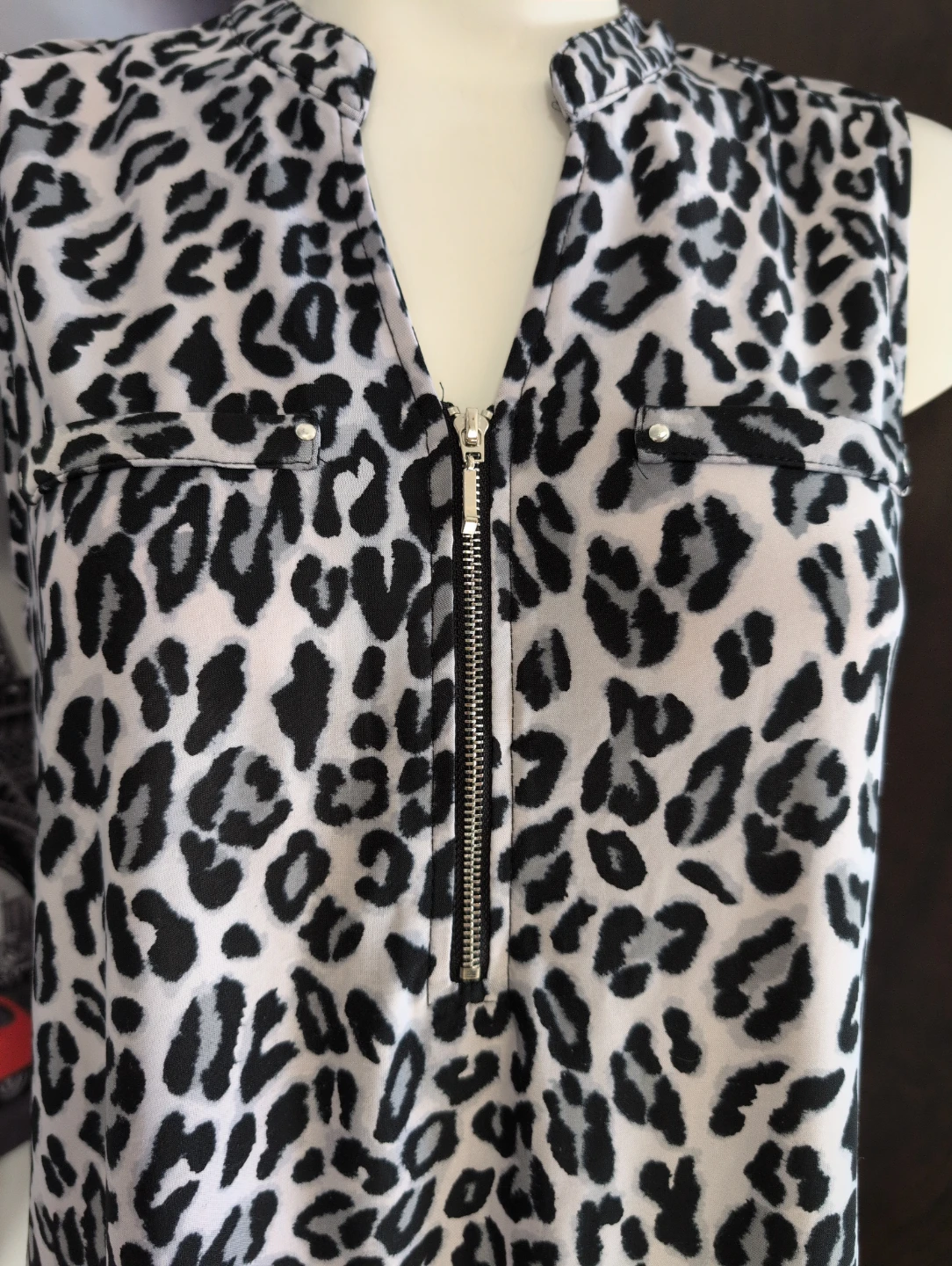 Lily Morgan Sleeveless Leopard Print Blouse S/P - photo 2