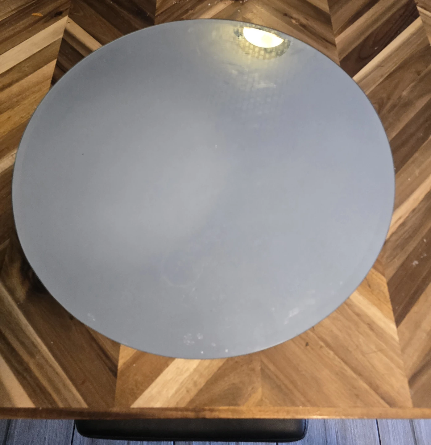 Round mirror