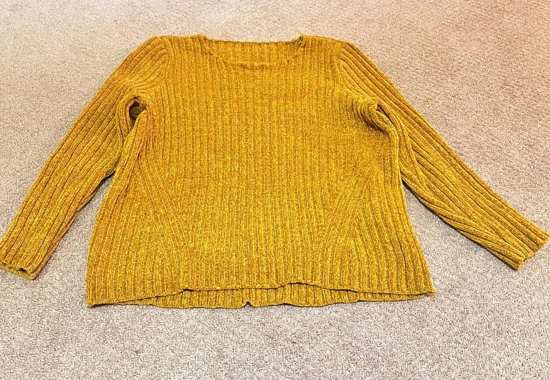 10 for $15 - Assorted sweaters - photo 4