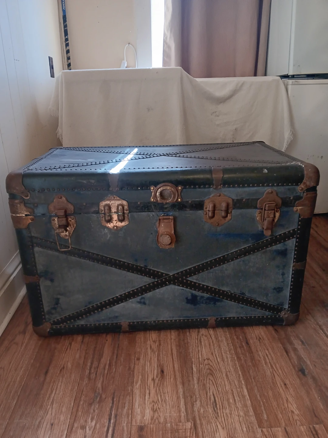Vintage Steamer Trunk - photo 2