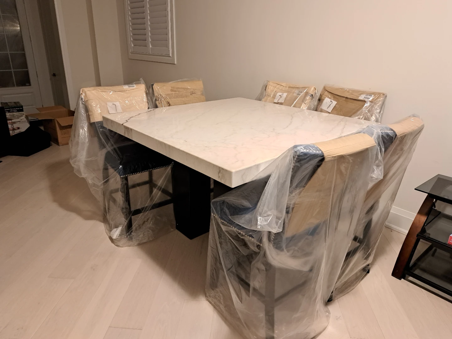Marble Dining Table and 6 Blue Velvet Chairs Set - photo 4