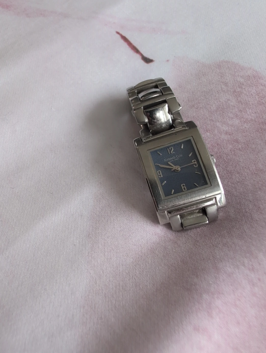 Four Fossil Women's Watches $300 ($60 each) - photo 3