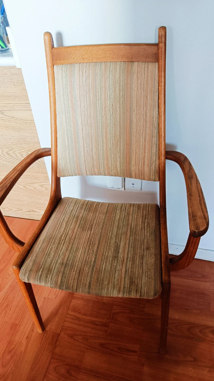 Vintage Striped Armchair 🥕