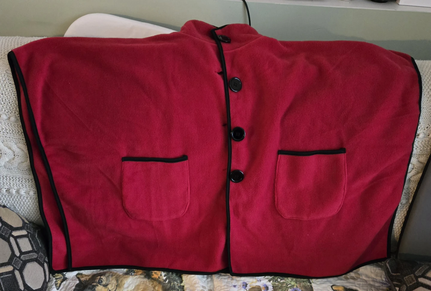 🥕  Fleece Cape with Black Trim - photo 3