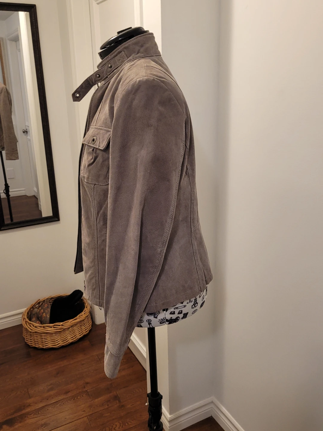Danier Suede Moto Jacket - Large - photo 2