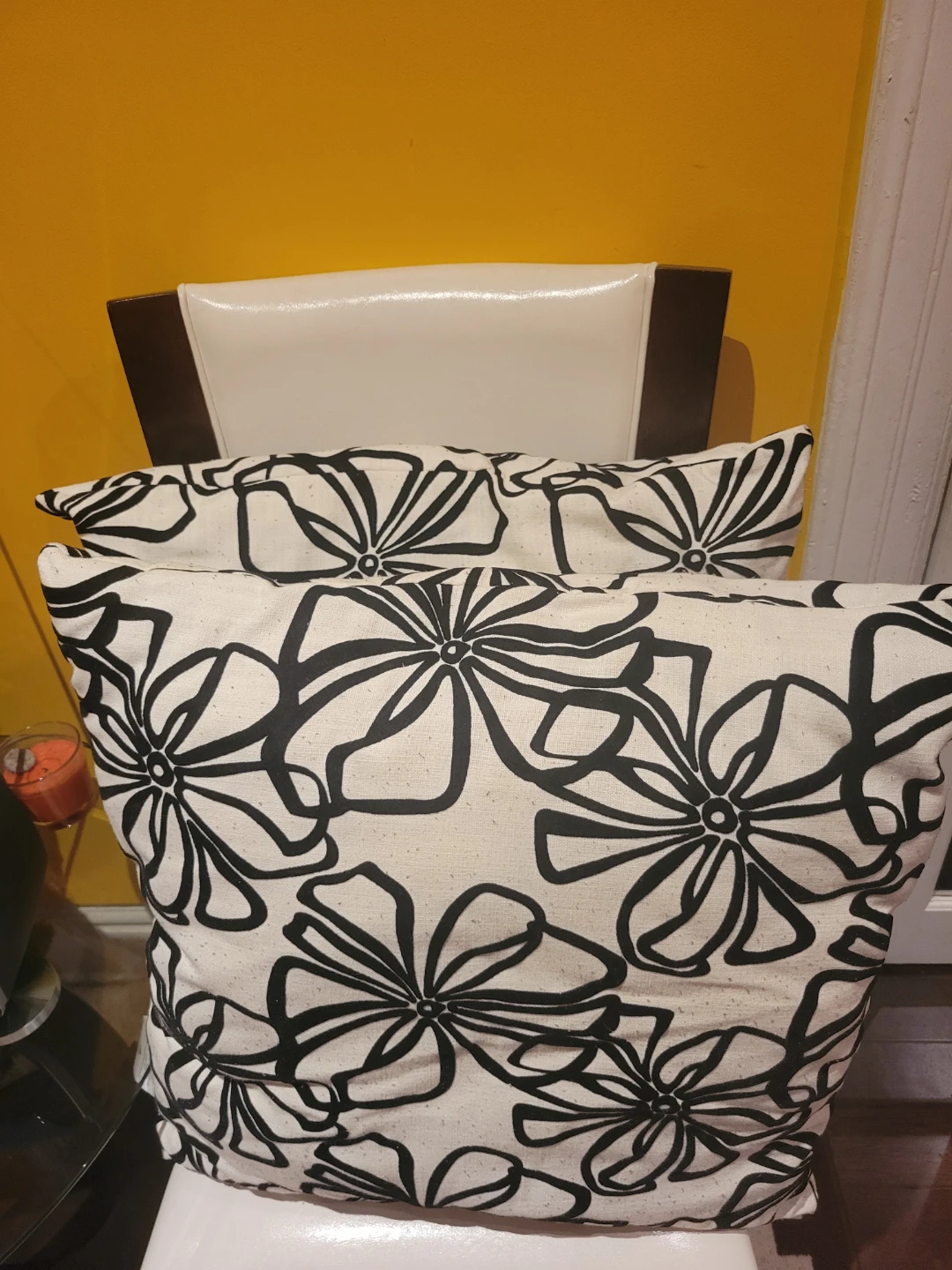 Set of 4 Decorative Throw Pillows - Black & White Floral Pattern - photo 2