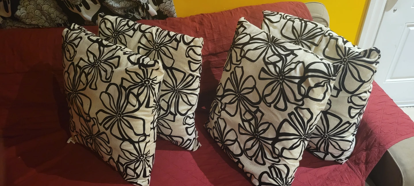 Set of 4 Decorative Throw Pillows - Black & White Floral Pattern - photo 3