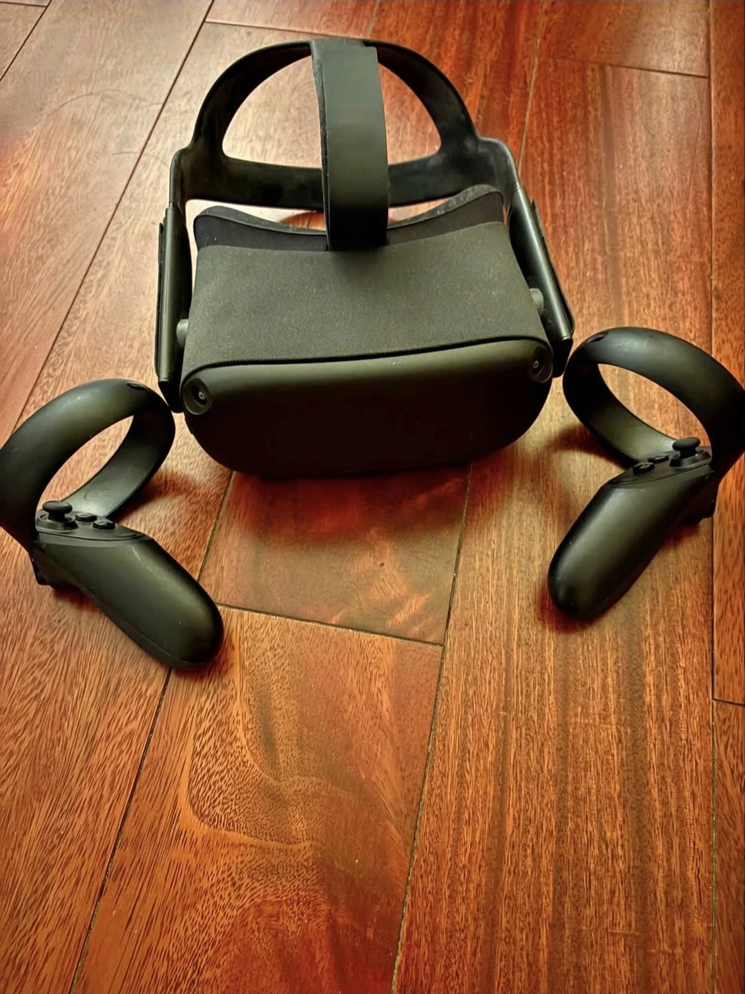 Oculus Quest 1 VR Headset with Controllers 🥕