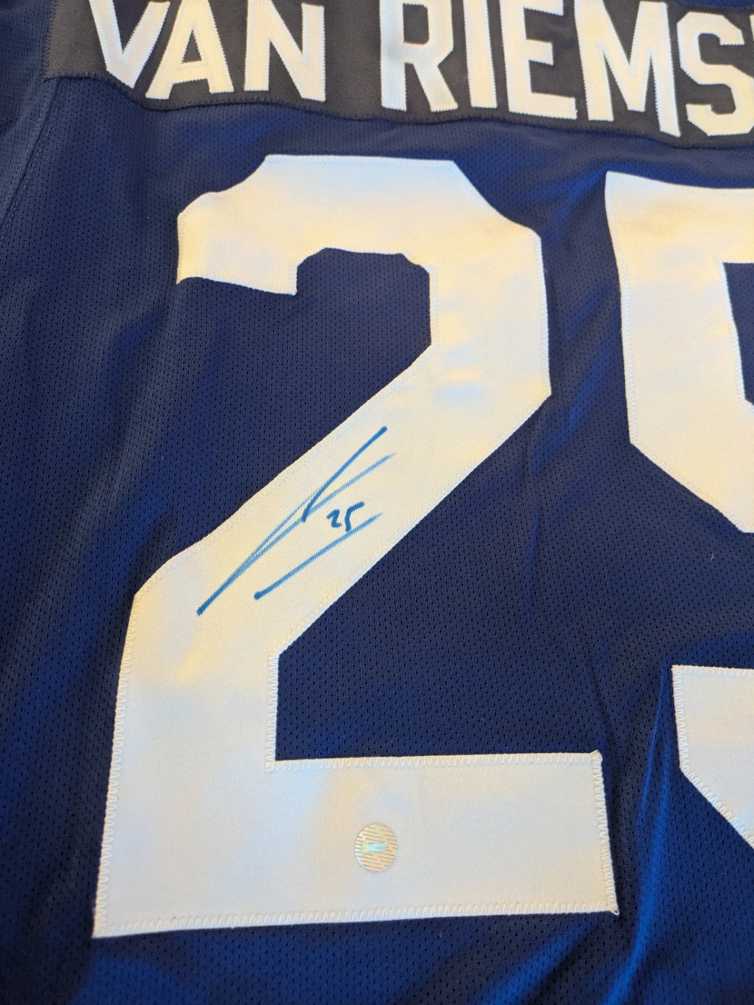 Reebok Toronto Maple Leafs Van Riemsdyk #25 Signed Jersey - photo 4
