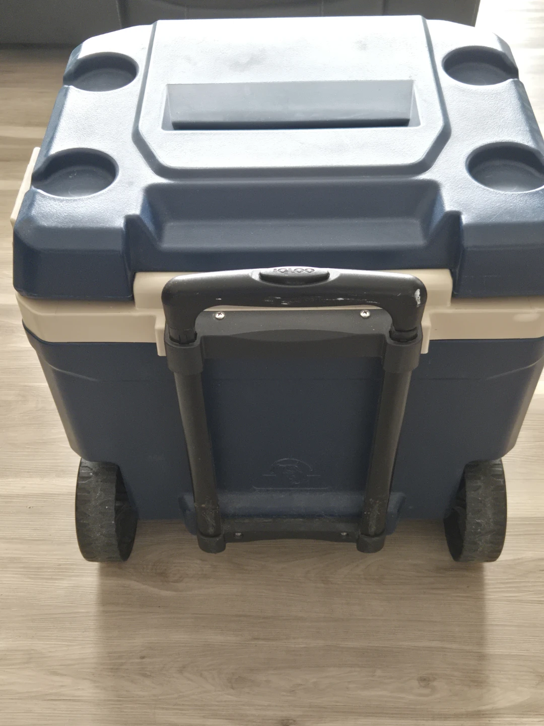 Igloo Rolling Cooler - photo 3