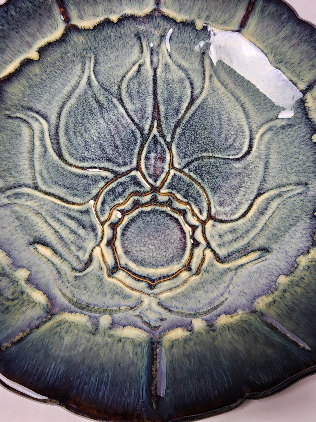 ​Pottery Bill Campbell Scalloped Raised Lotus Plate Blue & Green - photo 4