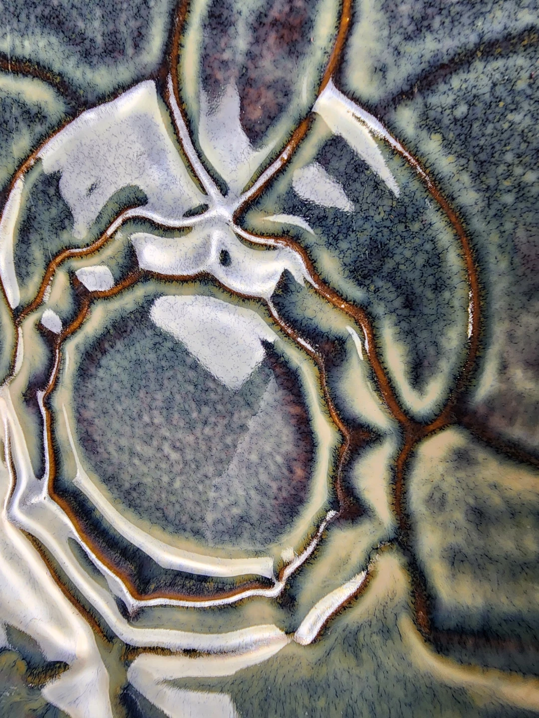 ​Pottery Bill Campbell Scalloped Raised Lotus Plate Blue & Green - photo 5