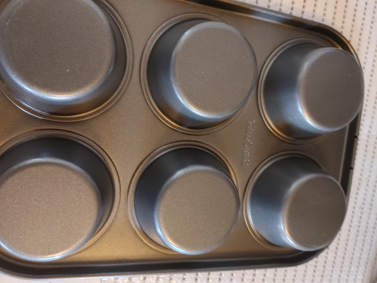 Betty Crocker 6-Cup Muffin Pan - photo 2