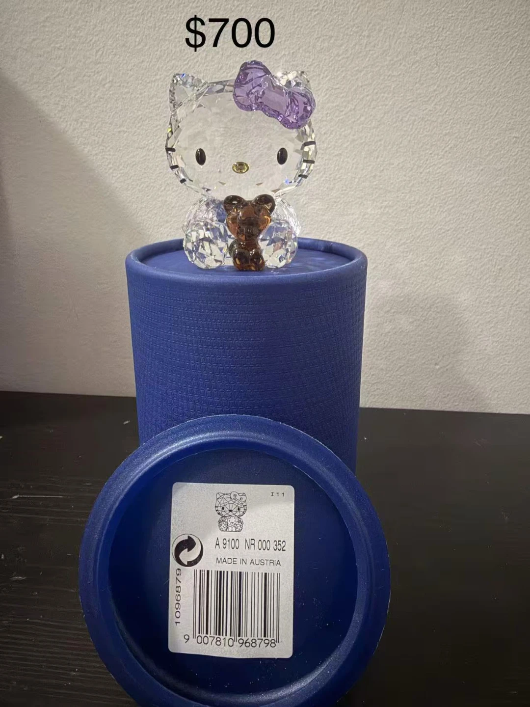Swarovski Crystal Hello Kitty Figurine - photo 2