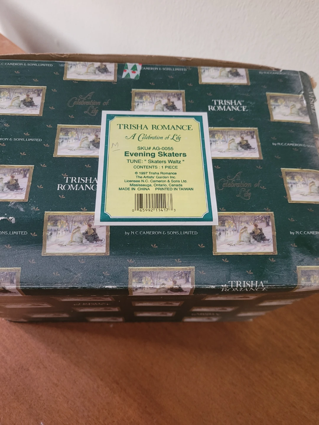 Trisha Romance "Evening Skaters" Music Box - photo 4