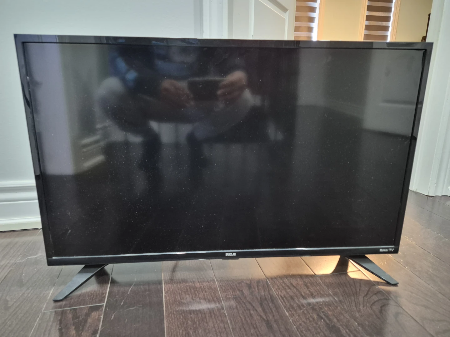 Mint condition, RCA 32" HD Roku TV