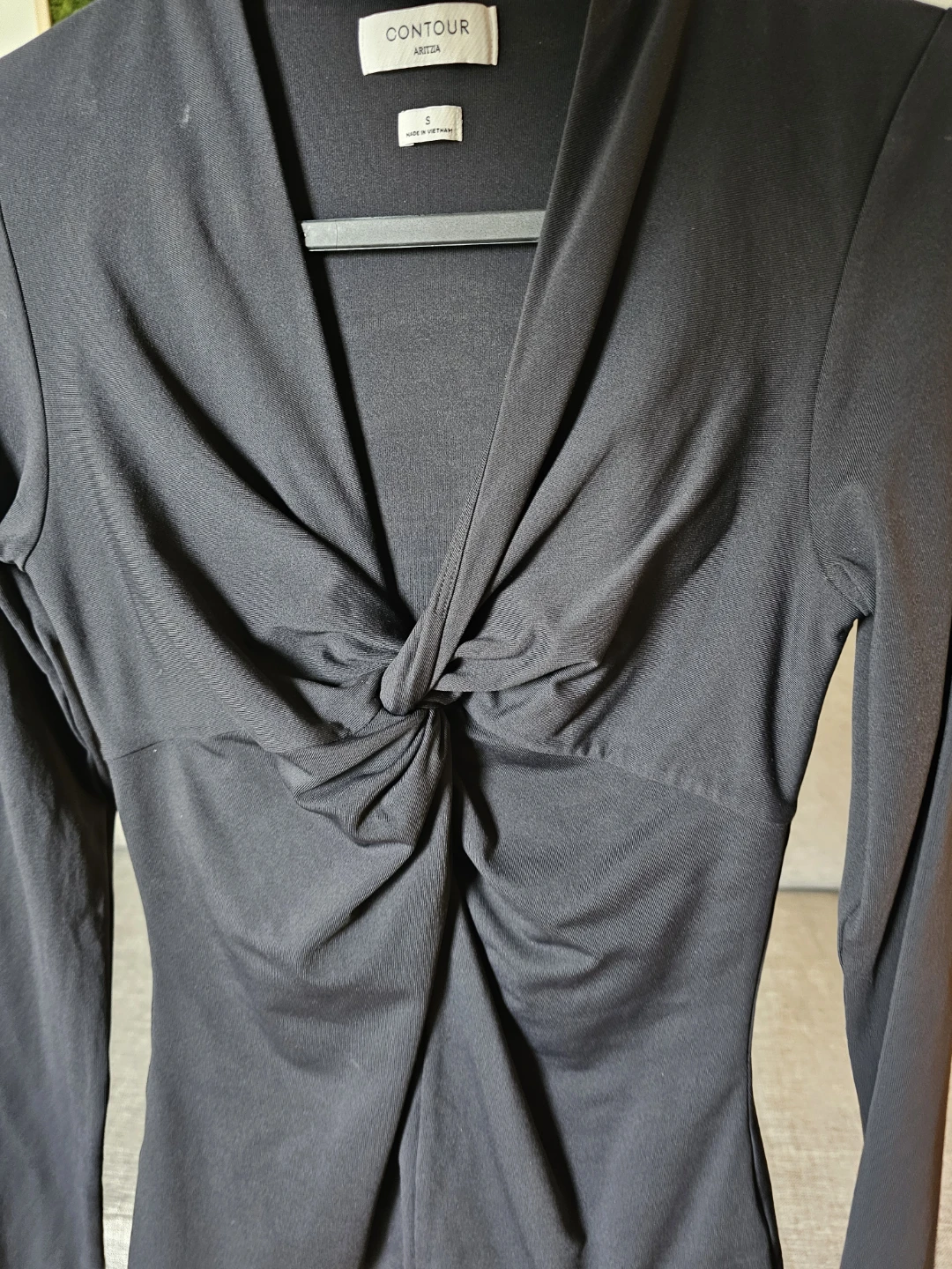 Contour by Aritzia Black Twist Front Long Sleeve Top Size S - photo 5