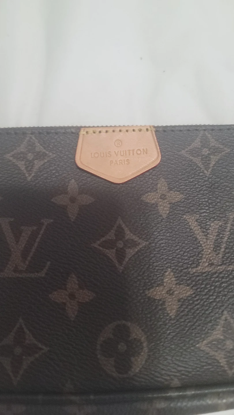 Louis Vuitton Pochette Accessoires Monogram Canvas Clutch Bag - photo 2