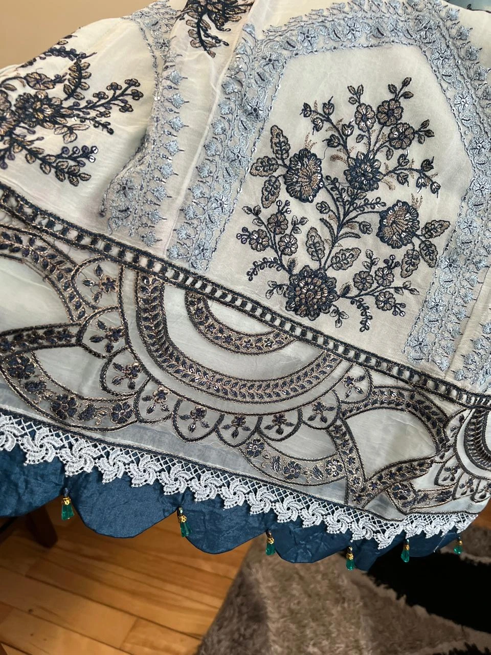 3 pcs embroidered suit - photo 5