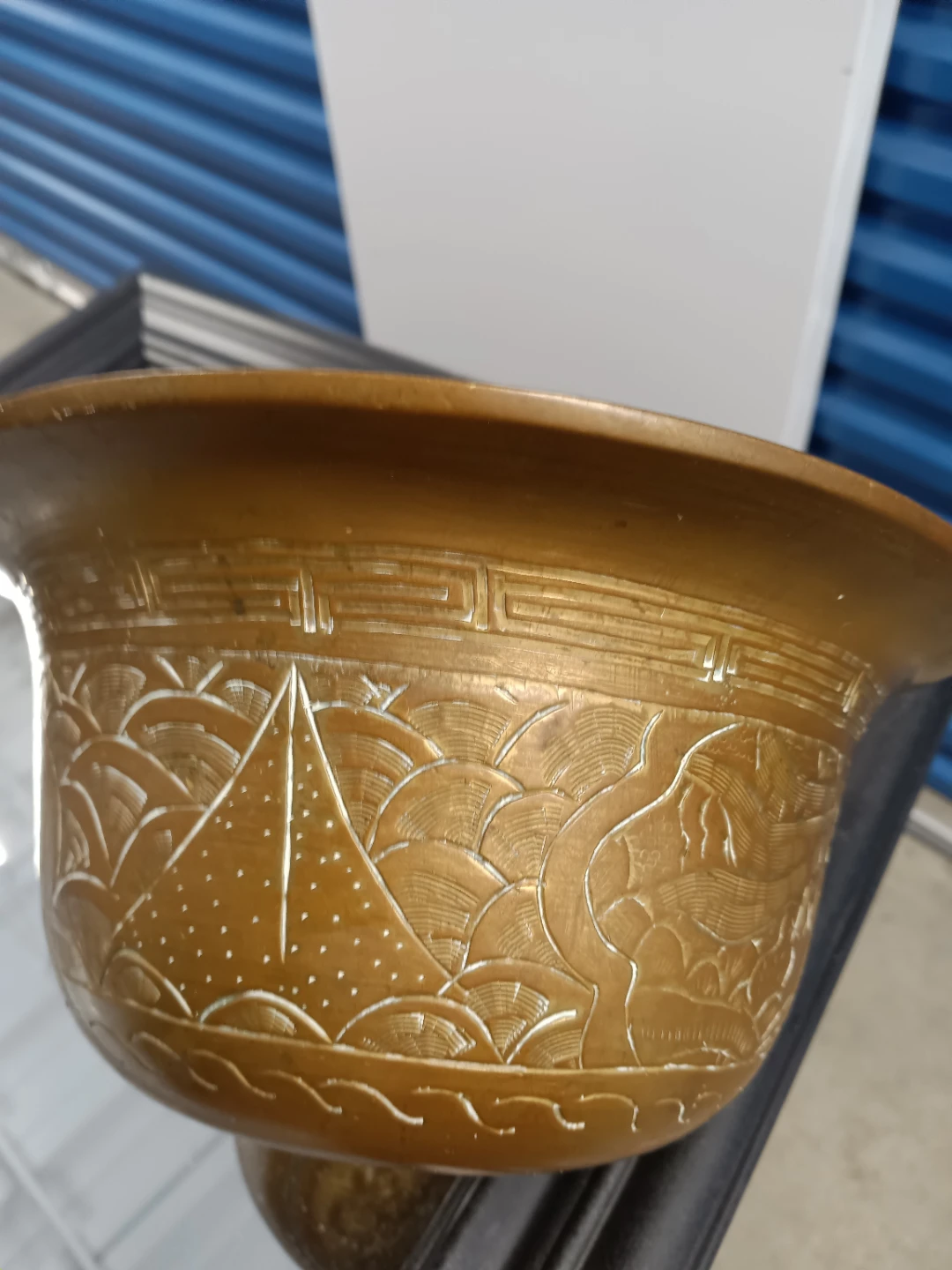 Vintage Brass Bowl with Dragon Engravings VERY HEAVY. - photo 2