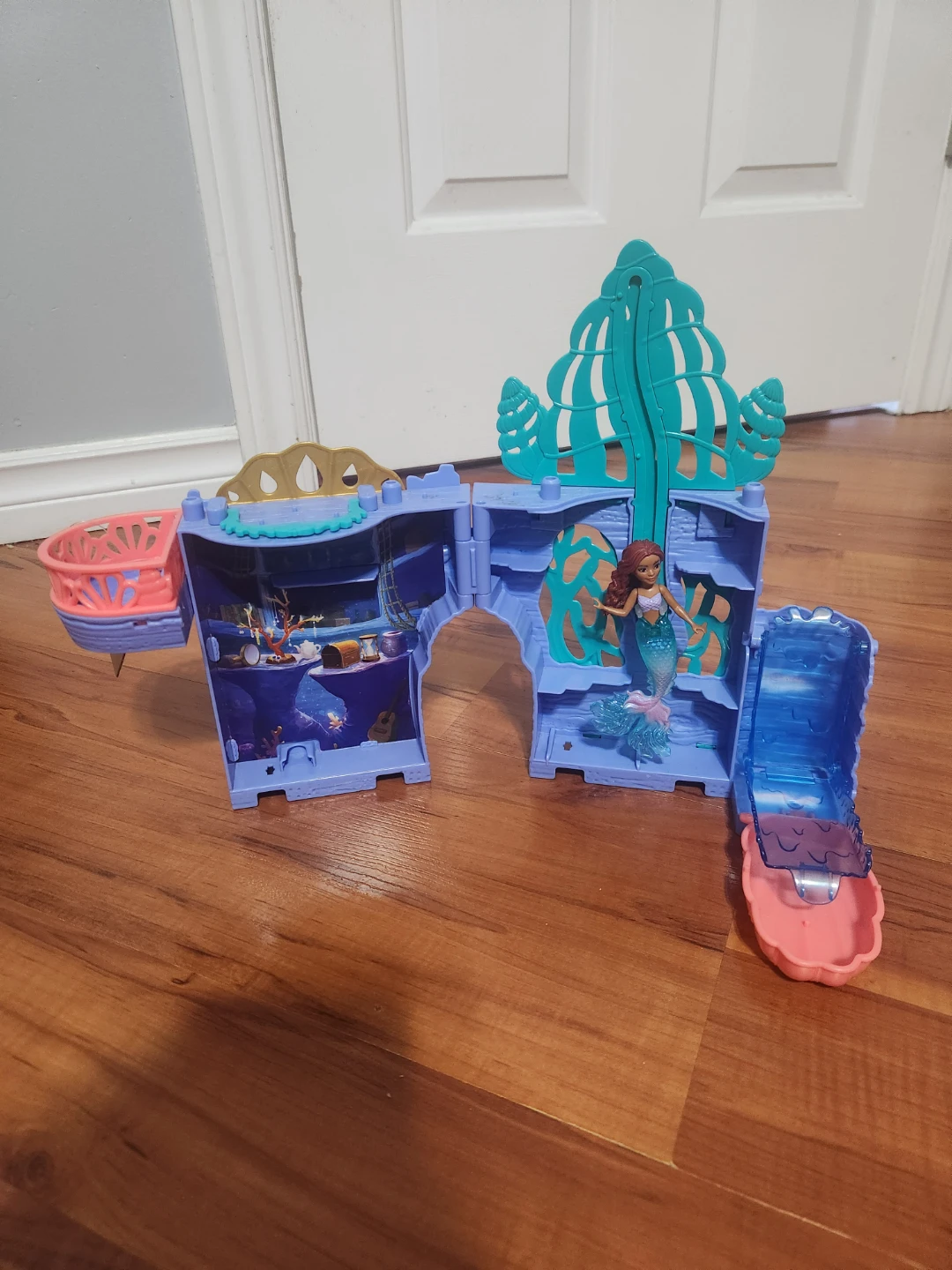 Disney Little Mermaid Ariel's Seaside Castle Playset - photo 2