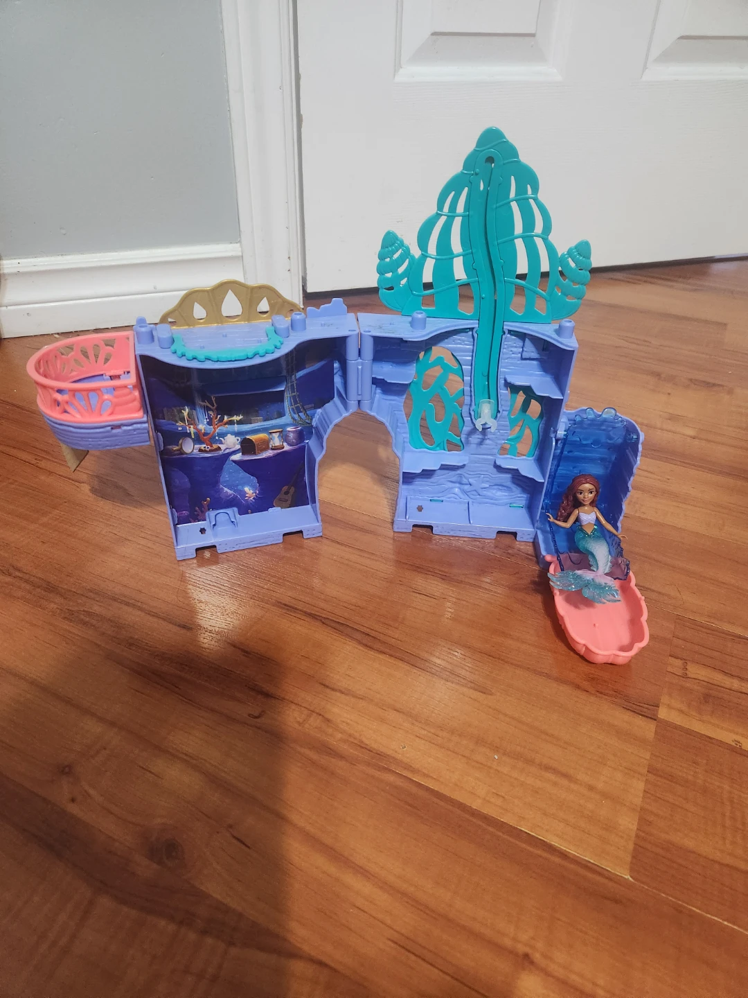 Disney Little Mermaid Ariel's Seaside Castle Playset - photo 3