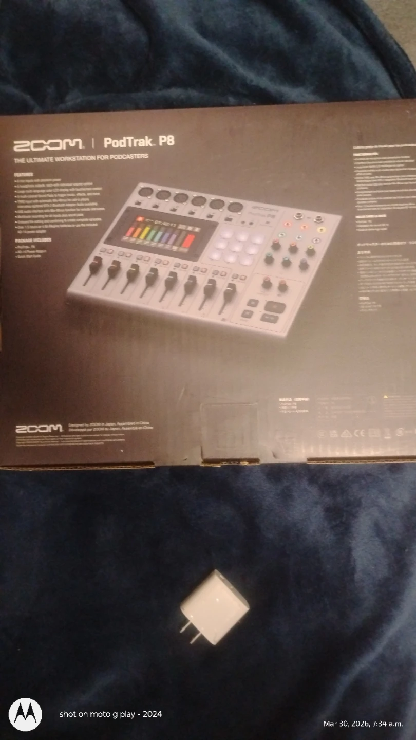 ZOOM PodTrak P8 Podcast Recorder