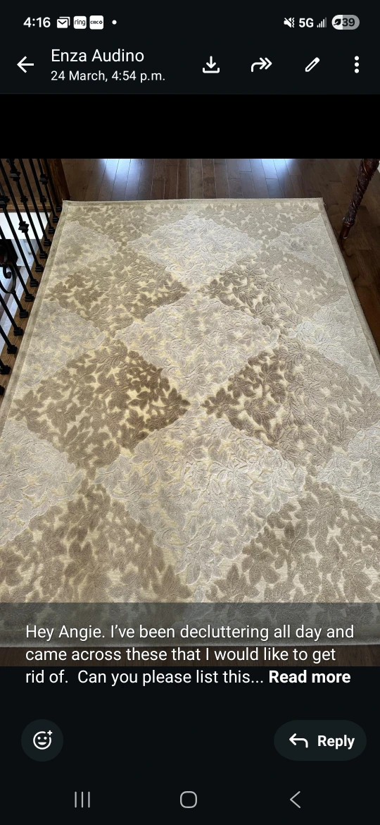 Area Rug with Leaf Pattern