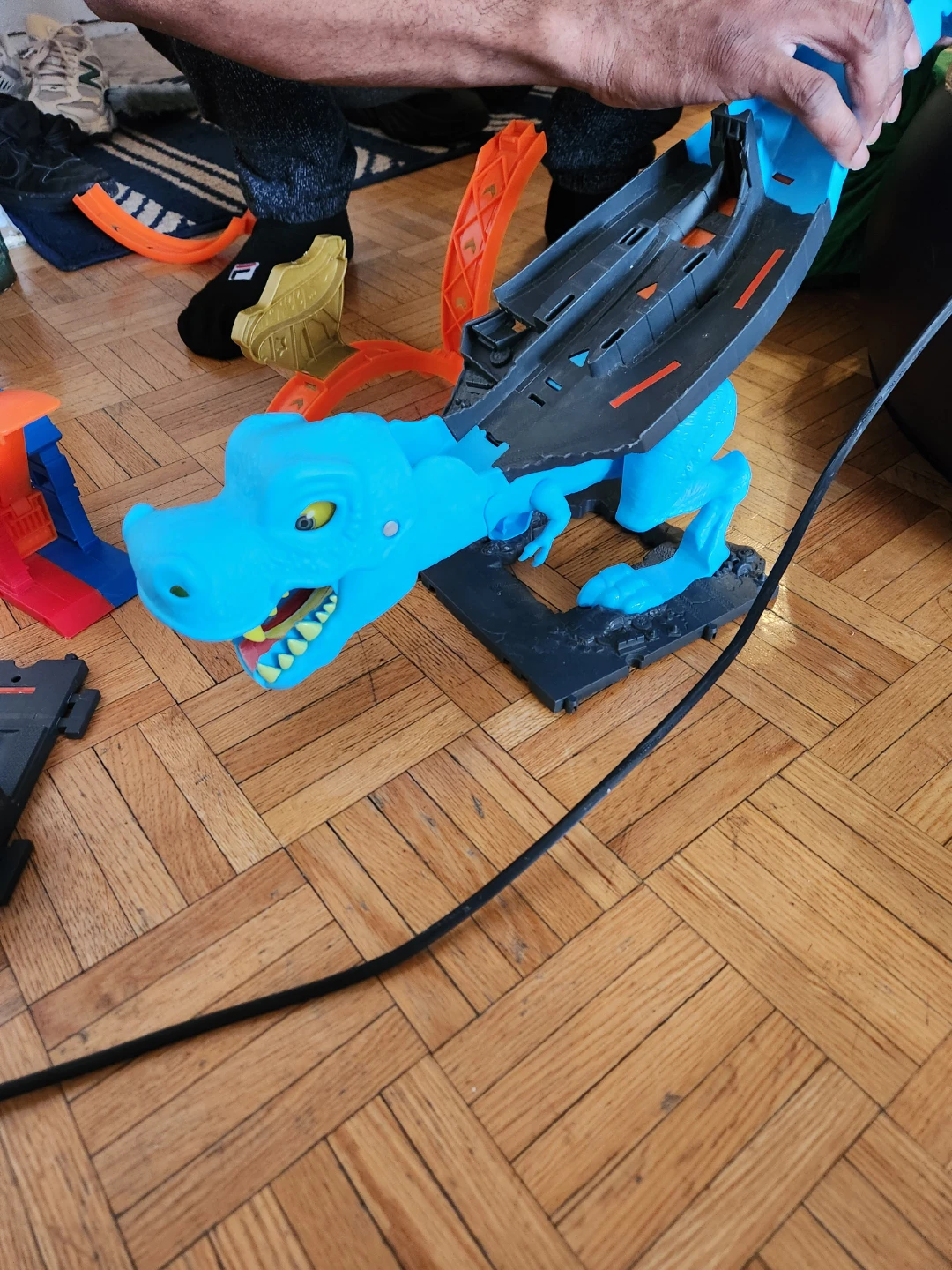 Hot Wheels Track Builder Dino Breakout with Dinosaur