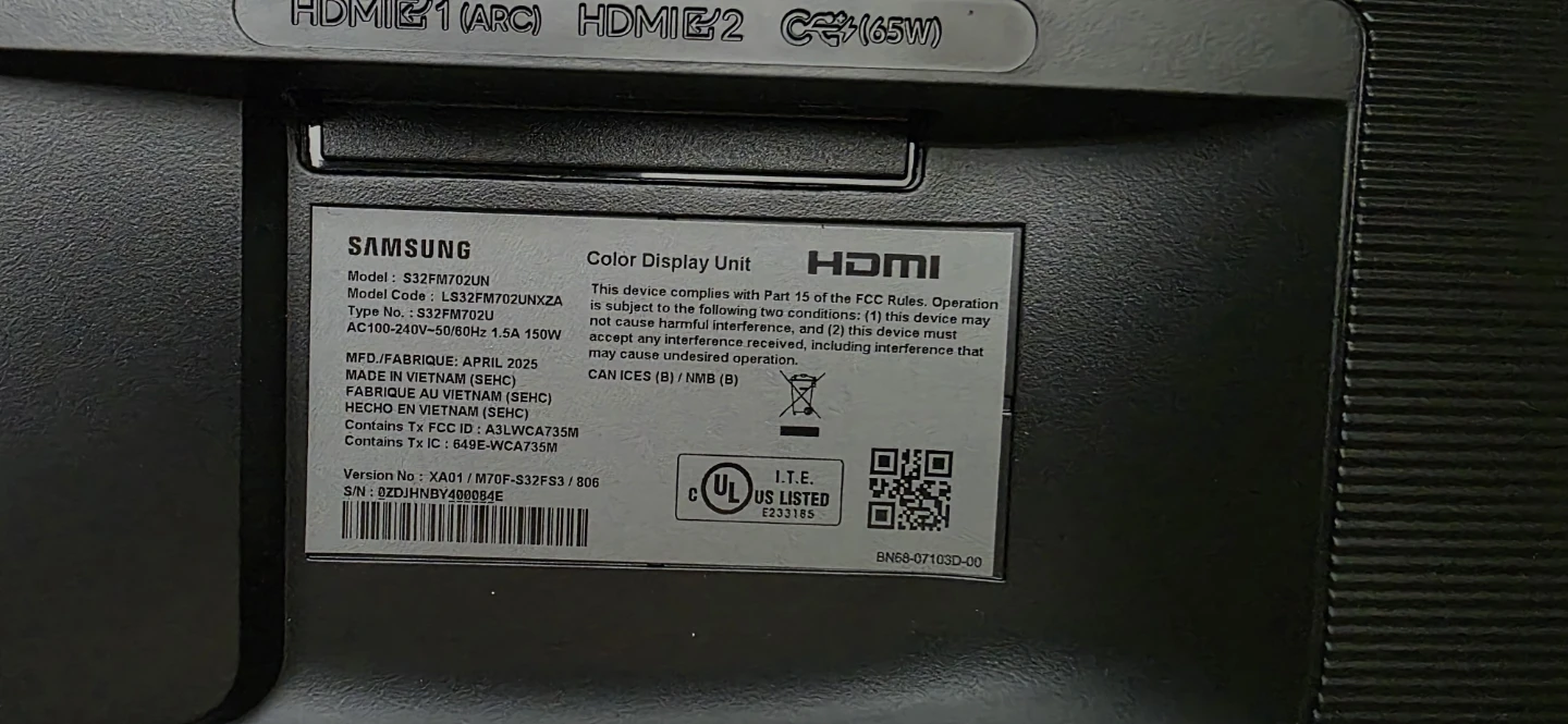 Selling 32' 4k Samsung Monitor M7 2025 model. With box - photo 3