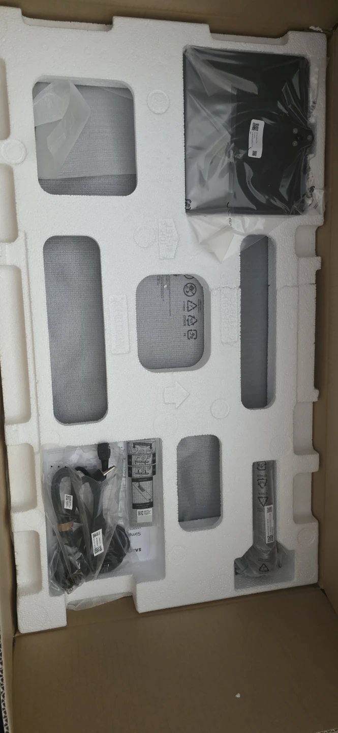 Selling 32' 4k Samsung Monitor M7 2025 model. With box - photo 4