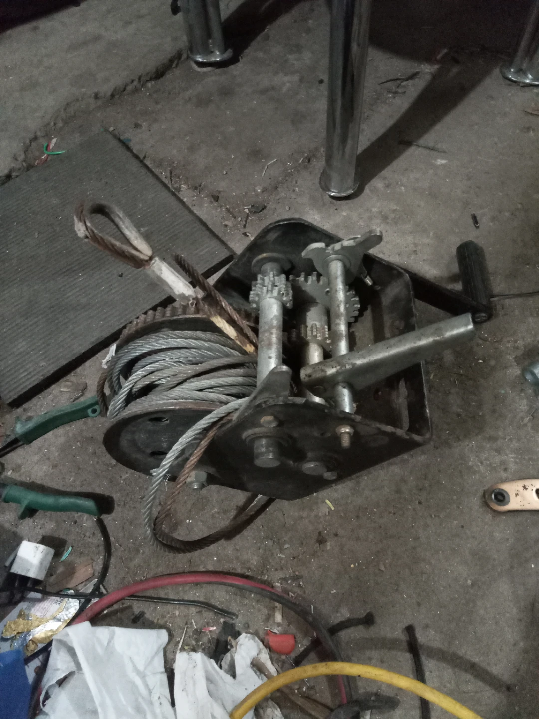 Hand Crank Winch with Cable