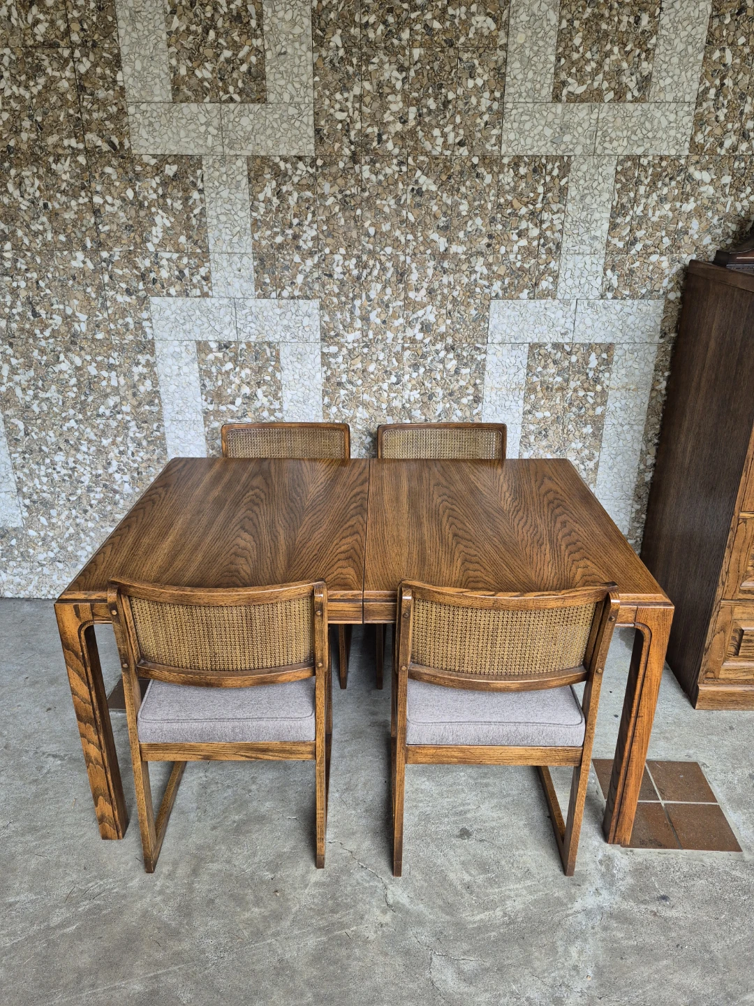 Vintage Oak Dining Table - Expandable Square/Rectangular Table - photo 2