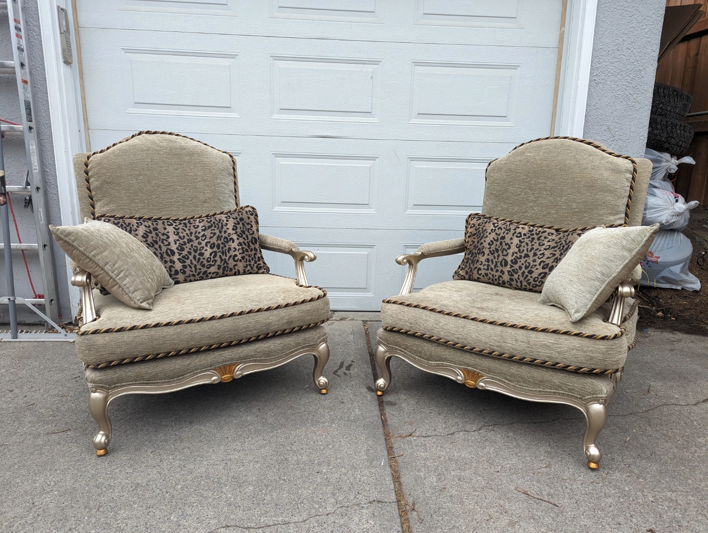 Set of 2 Accent Chairs