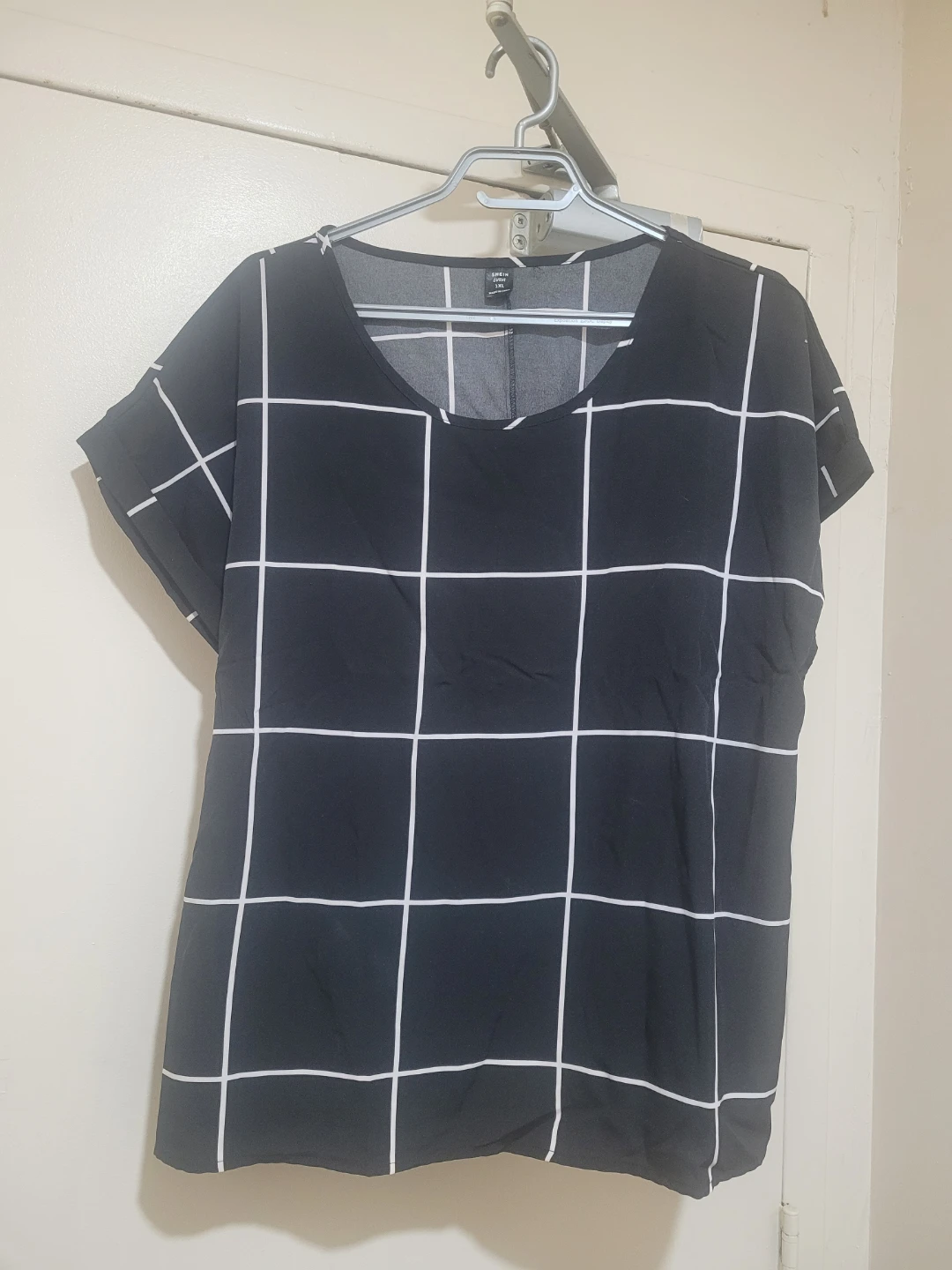 SHEIN Black and White Grid Short Sleeve Top