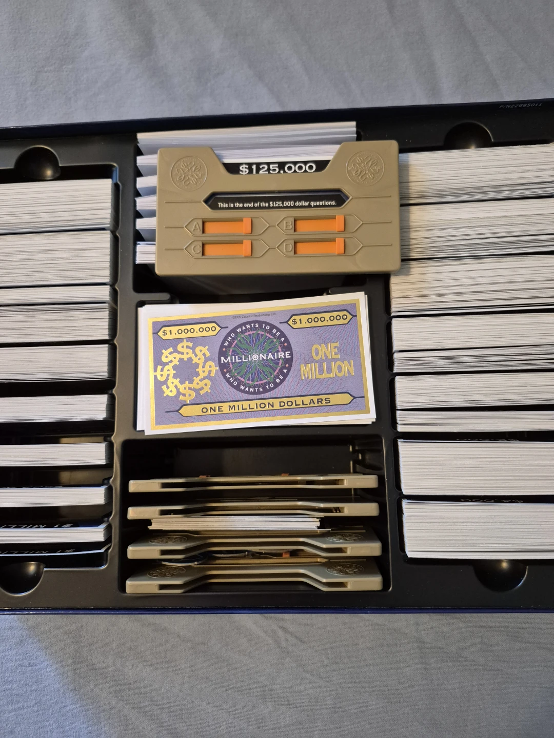 Who Wants To Be A Millionaire Board Game - English Edition - photo 2