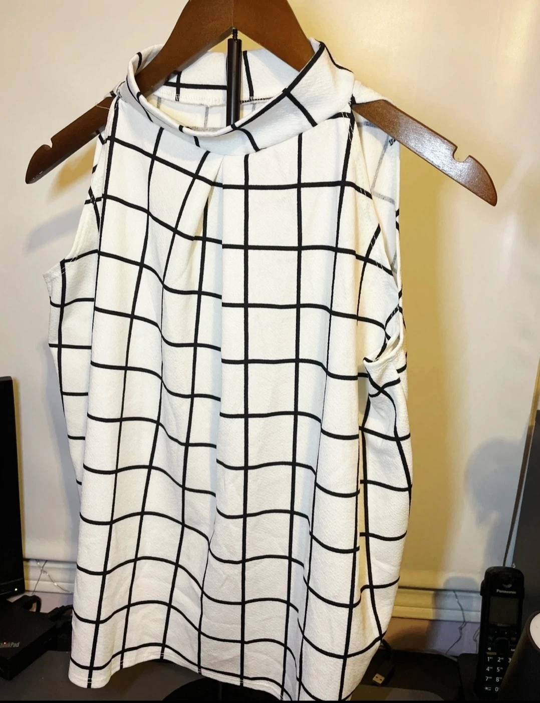 White Sleeveless Top with Black Grid Pattern - photo 4