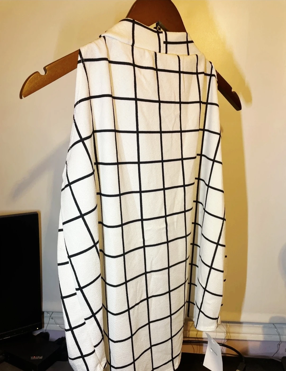White Sleeveless Top with Black Grid Pattern - photo 5